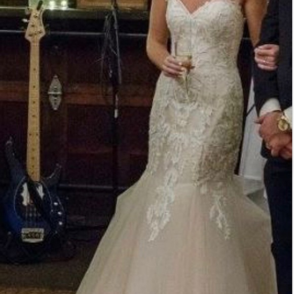 Maggie Sottero wedding dress in size 0 - Picture 2 of 5